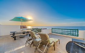 15 Skiathos-Spacious Family Beachfront Apartment